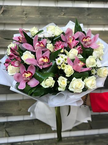 Букет цветов из: Розы и Хризантемы в Атамановке