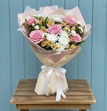 Букет цветов из:  Гвоздики, Орхидеи и Розы в Атамановке