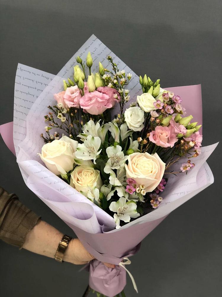 Букет цветов из: Альстромерии, Розы и Лизиантусы в Атамановке