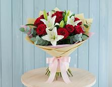 Букет цветов из:  Лилии и Розы в Атамановке