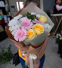 Букет цветов из:  Герберы, Розы и Хризантемы в Атамановке