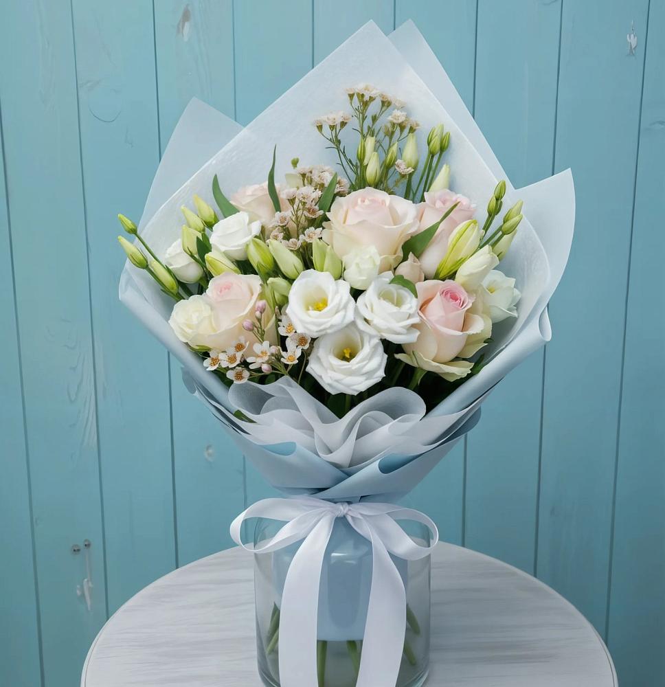 Букет цветов из: Розы и Лизиантусы в Атамановке