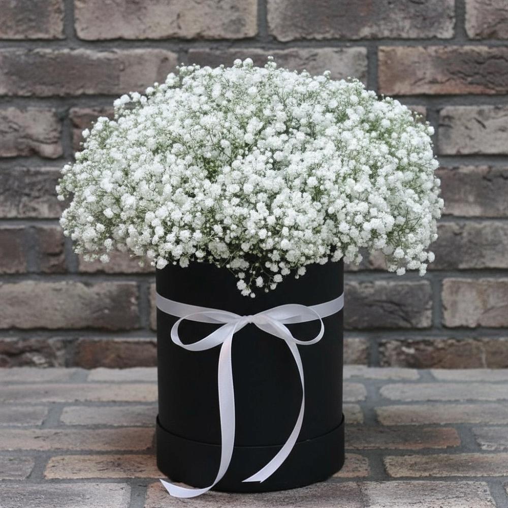 Цветочная композиция из Гипсофила в шляпной коробке в Атамановке