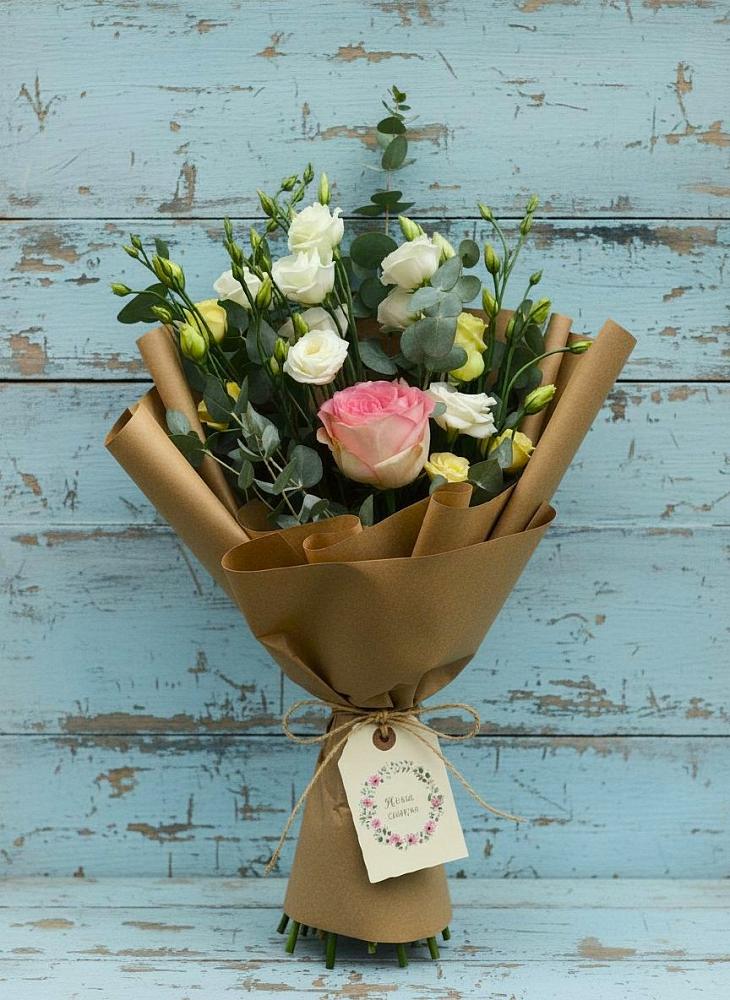 Букет цветов из: Розы и Лизиантусы в Атамановке