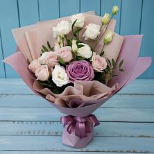 Букет цветов из:  Розы и Лизиантусы в Атамановке
