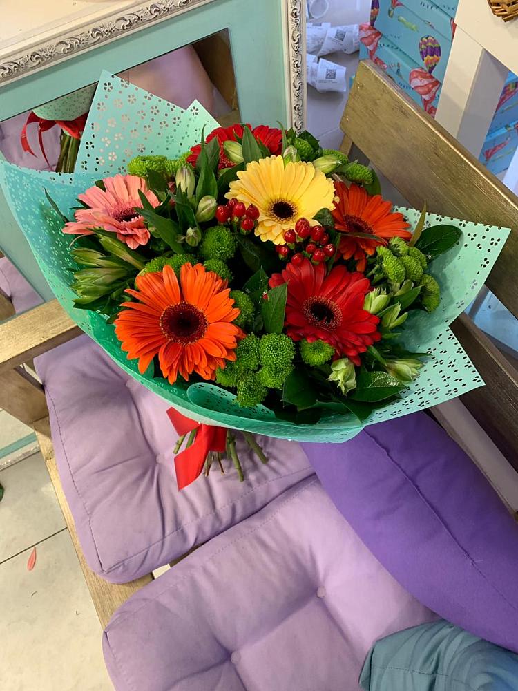 Букет цветов из: Герберы, Хризантемы и Альстромерии в Атамановке