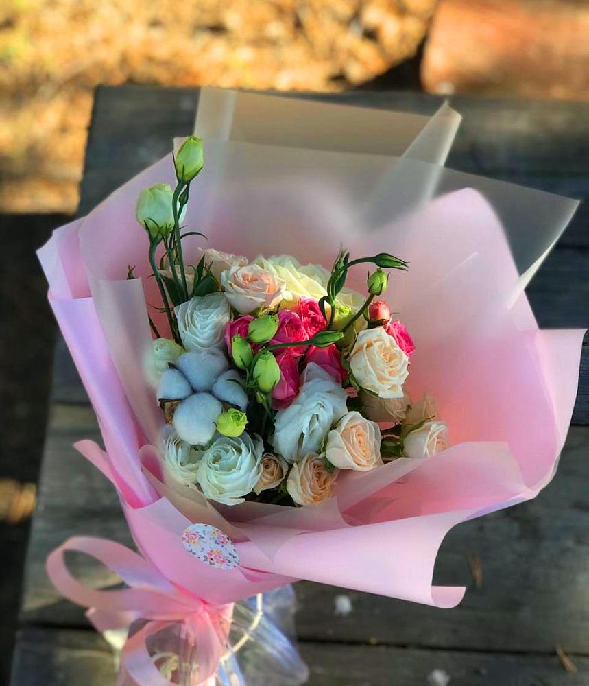 Букет цветов из: Розы и Лизиантусы в Атамановке