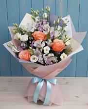 Букет цветов из:  Лизиантусы, Розы, Альстромерии и Гипсофила в Атамановке