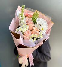 Букет цветов из:  Хризантемы и Розы в Атамановке