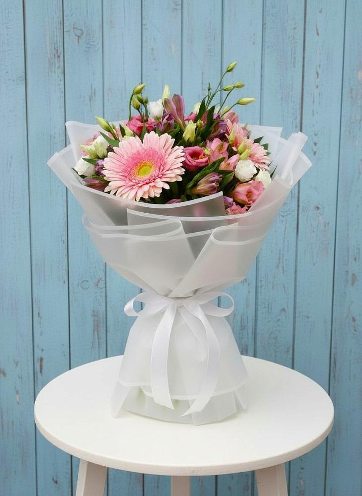 Букет цветов из: Герберы, Альстромерии и Лизиантусы в Атамановке