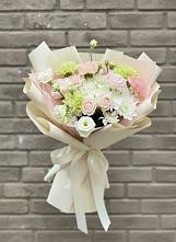 Букет цветов из:  Гвоздики, Розы, Лизиантусы и Хризантемы в Атамановке
