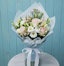 Букет цветов из:  Розы и Лизиантусы в Атамановке