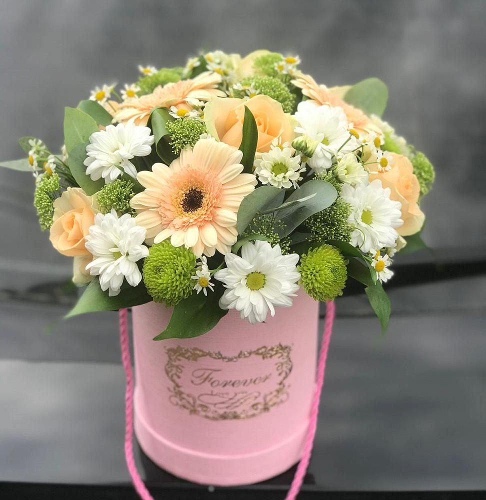 Цветочная композиция из Розы, Герберы и Хризантемы в шляпной коробке в Атамановке