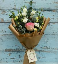Букет цветов из:  Розы и Лизиантусы в Атамановке