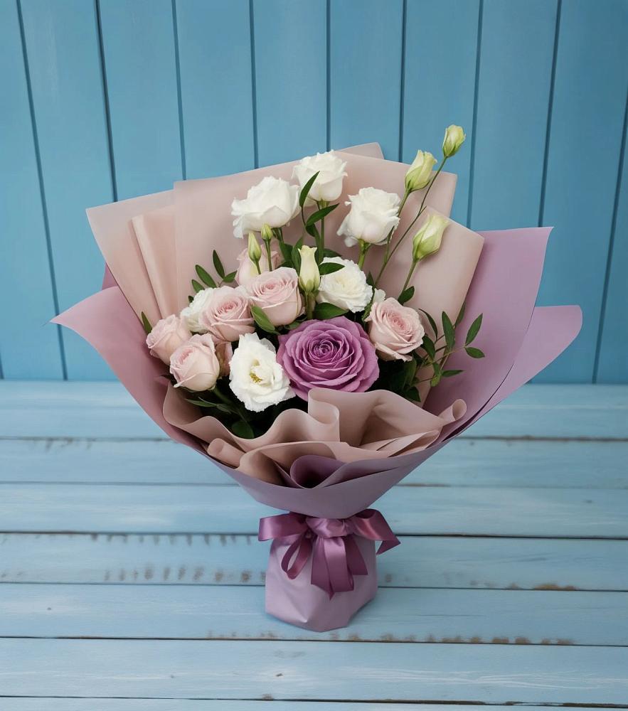 Букет цветов из: Розы и Лизиантусы в Атамановке